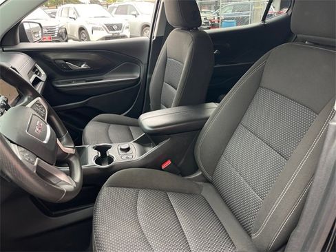 Used 2022 GMC Terrain SLE w/ Driver Convenience Package image 9