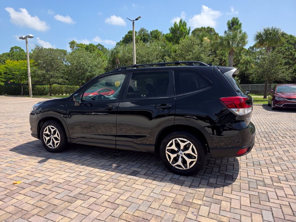 Used 2024 Subaru Forester Premium AWD/4WD image 9