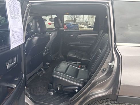 Used 2018 Toyota Highlander XLE image 11