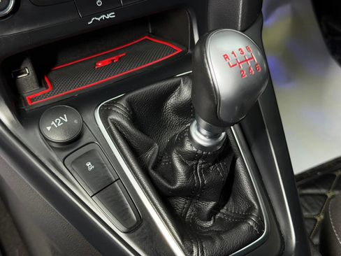 Used 2018 Ford Focus ST FWD image 32