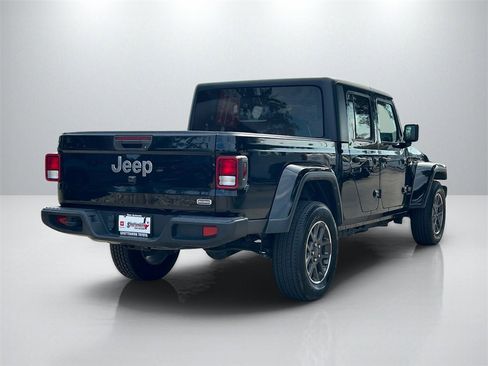 Used 2023 Jeep Gladiator Overland image 5