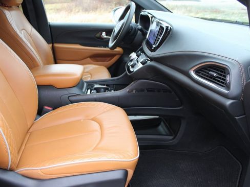 Used 2022 Chrysler Pacifica Pinnacle image 18