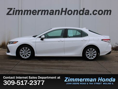 Used 2020 Toyota Camry LE image 22
