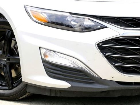 Used 2020 Chevrolet Malibu LS FWD image 3