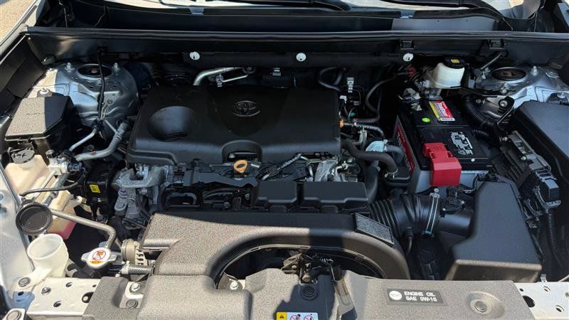 Used 2020 Toyota RAV4 XLE w/ Convenience Package FWD image 7