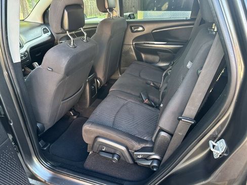 Used 2017 Dodge Journey SE w/ Flexible Seating Group FWD image 18