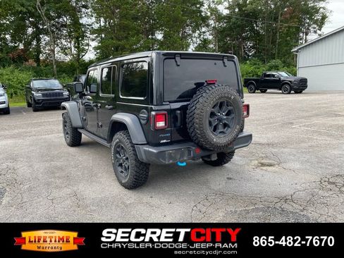 Used 2023 Jeep Wrangler Unlimited w/ Sun & Screen Package AWD/4WD image 7