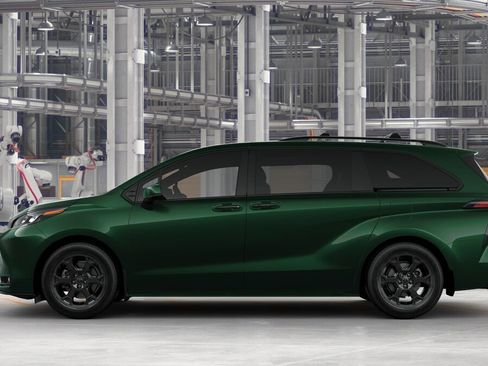 New 2025 Toyota Sienna XLE Woodland Edition image 4