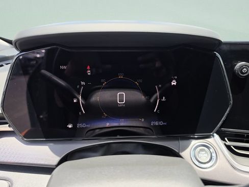 Used 2025 Chevrolet Trax ACTIV FWD image 41