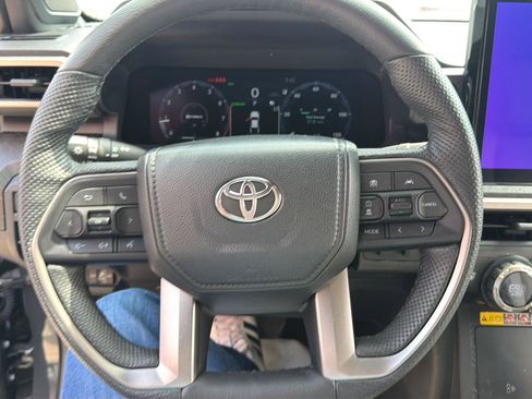 Used 2024 Toyota Tacoma Limited w/ Limited Package (LT) AWD/4WD image 29