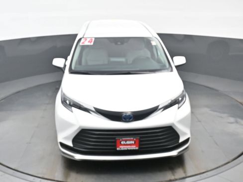 Used 2024 Toyota Sienna LE image 36