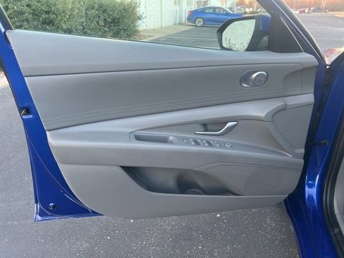 Used 2023 Hyundai Elantra SEL image 13