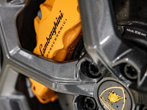 Used 2023 Lamborghini Huracan Tecnica image 32