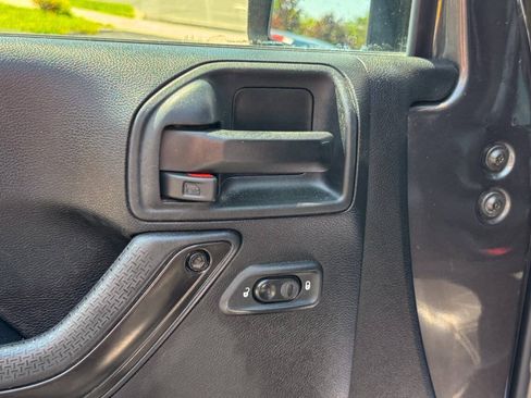Used 2017 Jeep Wrangler Unlimited Sahara AWD/4WD image 23