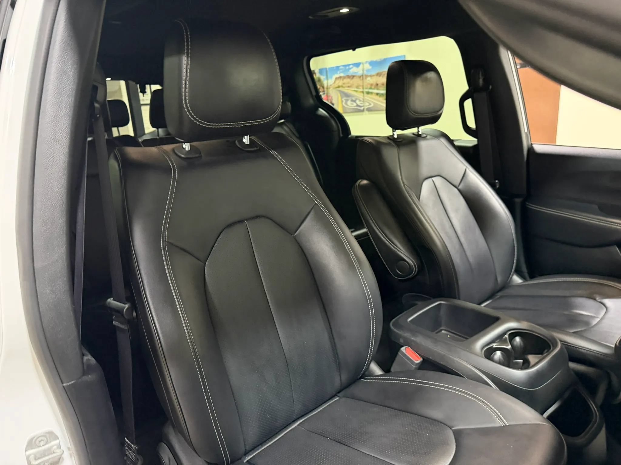 Used 2025 Chrysler Pacifica Select FWD image 40