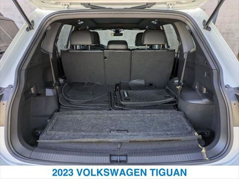 Used 2023 Volkswagen Tiguan SE R-Line image 23