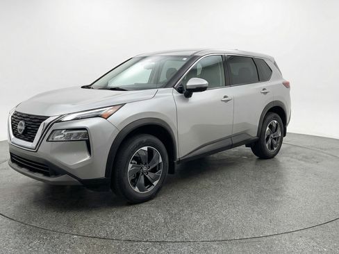 Used 2025 Nissan Rogue SV image 3