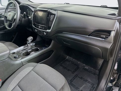 Used 2022 Chevrolet Traverse LT image 34