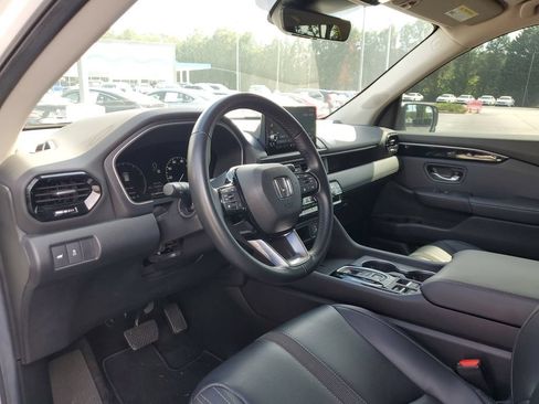 Used 2025 Honda Pilot EX-L image 18