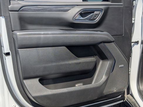 Used 2022 GMC Yukon SLT w/ SLT Premium Package image 13