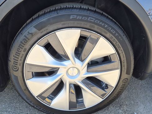 Used 2021 Tesla Model Y Long Range AWD/4WD image 14