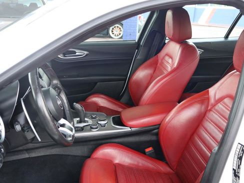 Used 2024 Alfa Romeo Giulia Veloce RWD image 13