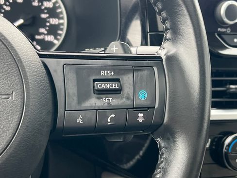 Used 2022 Nissan Pathfinder SV w/ SV Premium Package image 30