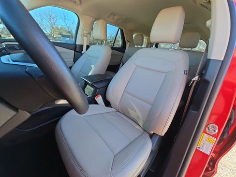 Used 2023 Ford Explorer XLT w/ Equipment Group 202A image 12