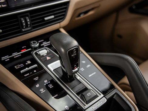 Certified 2019 Porsche Cayenne AWD/4WD image 32