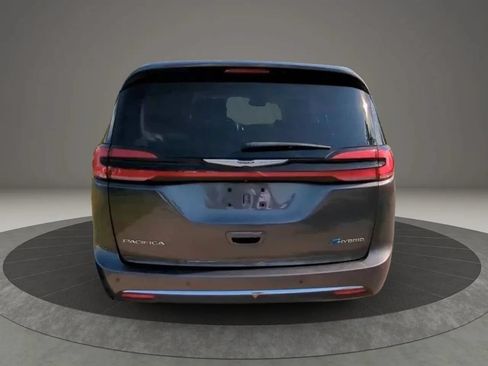 Used 2022 Chrysler Pacifica Touring-L w/ Uconnect Theater Family Group FWD image 4