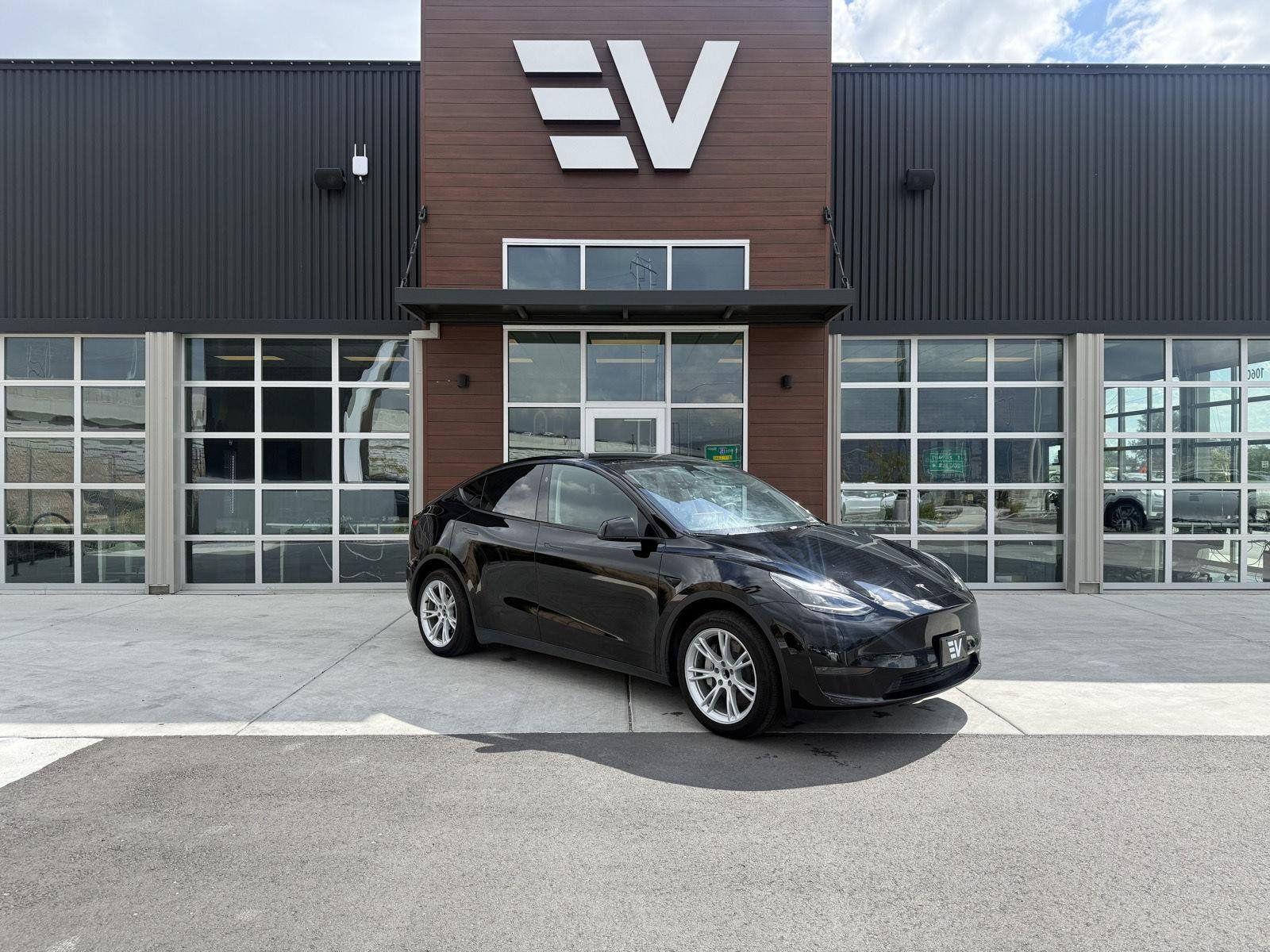 Used 2024 Tesla Model Y 2WD image 1