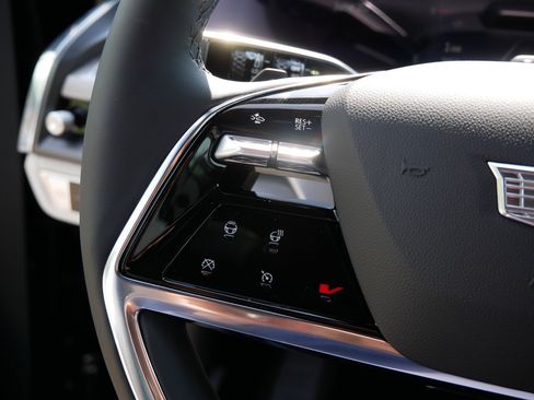 Used 2026 Cadillac Vistiq Luxury w/ LPO, Floor Liner Package image 21