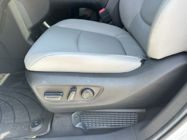 Used 2026 Toyota Sienna XLE FWD image 28