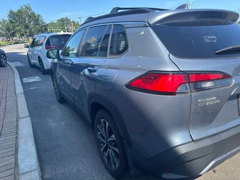 Used 2022 Toyota Corolla Cross XLE w/ Convenience Package AWD/4WD image 4