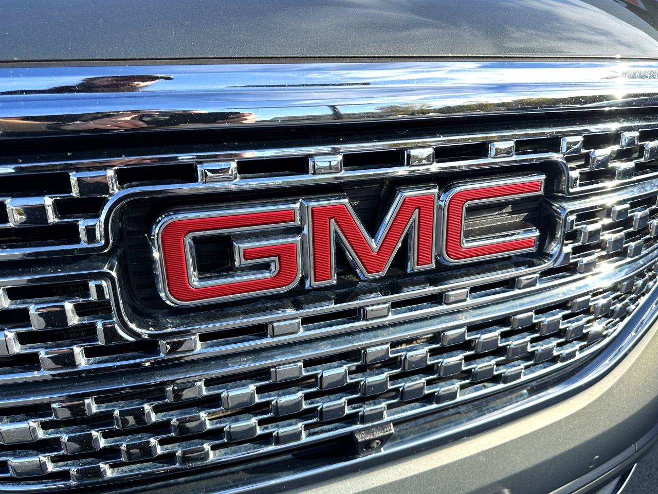 Used 2018 GMC Acadia Denali w/ Technology Package AWD/4WD image 21