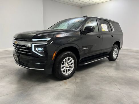 Used 2025 Chevrolet Tahoe LT AWD/4WD image 3