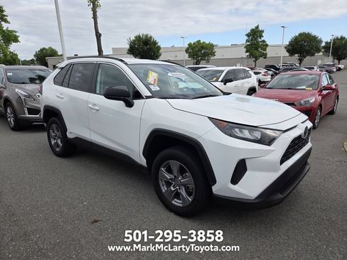 Used 2022 Toyota RAV4 LE AWD/4WD image 2