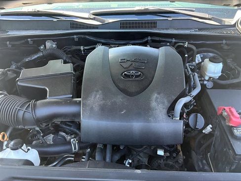 Used 2019 Toyota Tacoma TRD Sport AWD/4WD image 31