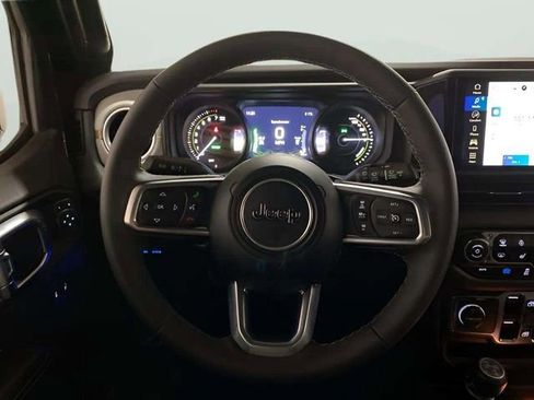 Used 2025 Jeep Wrangler Unlimited Sahara w/ Safety Group image 8