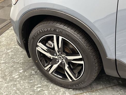 Used 2023 Volvo XC40 B5 Core AWD/4WD image 30