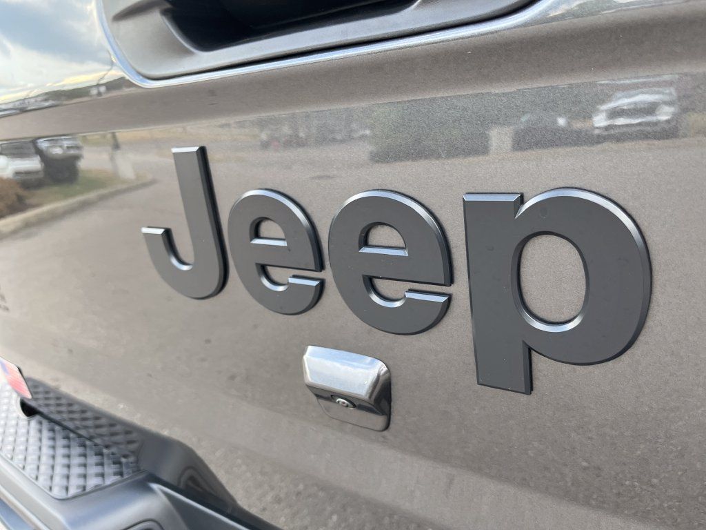 Used 2022 Jeep Gladiator Sport AWD/4WD image 42