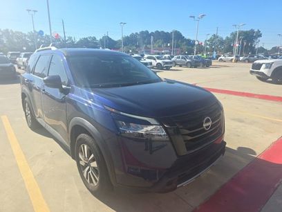 Used 2023 Nissan Pathfinder SL w/ Black Appearance Package