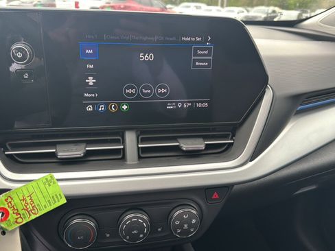 Used 2025 Chevrolet Trax LS w/ LS Convenience Package image 18