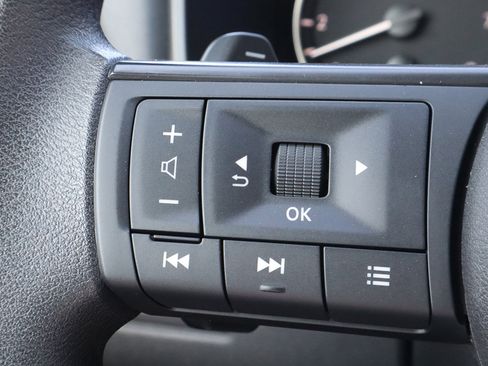 Used 2023 Nissan Rogue S image 25