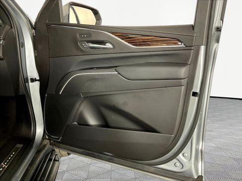 Used 2024 Cadillac Escalade Luxury w/ LPO, Floor Liner Package AWD/4WD image 28