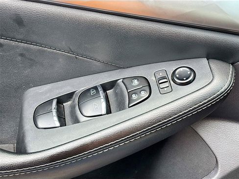 Used 2023 Nissan Maxima SL FWD image 18