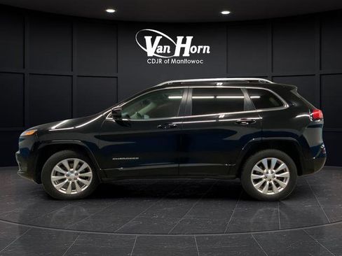 Used 2017 Jeep Cherokee Overland w/ Technology Group AWD/4WD image 4