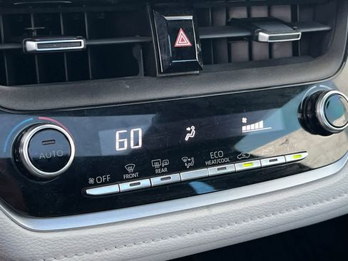 Used 2020 Toyota Corolla SE w/ SE Premium Package FWD image 21