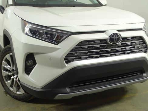 Used 2019 Toyota RAV4 Limited image 46