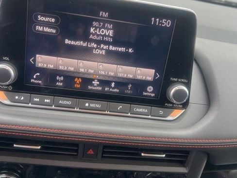 Used 2025 Nissan Rogue SV image 8